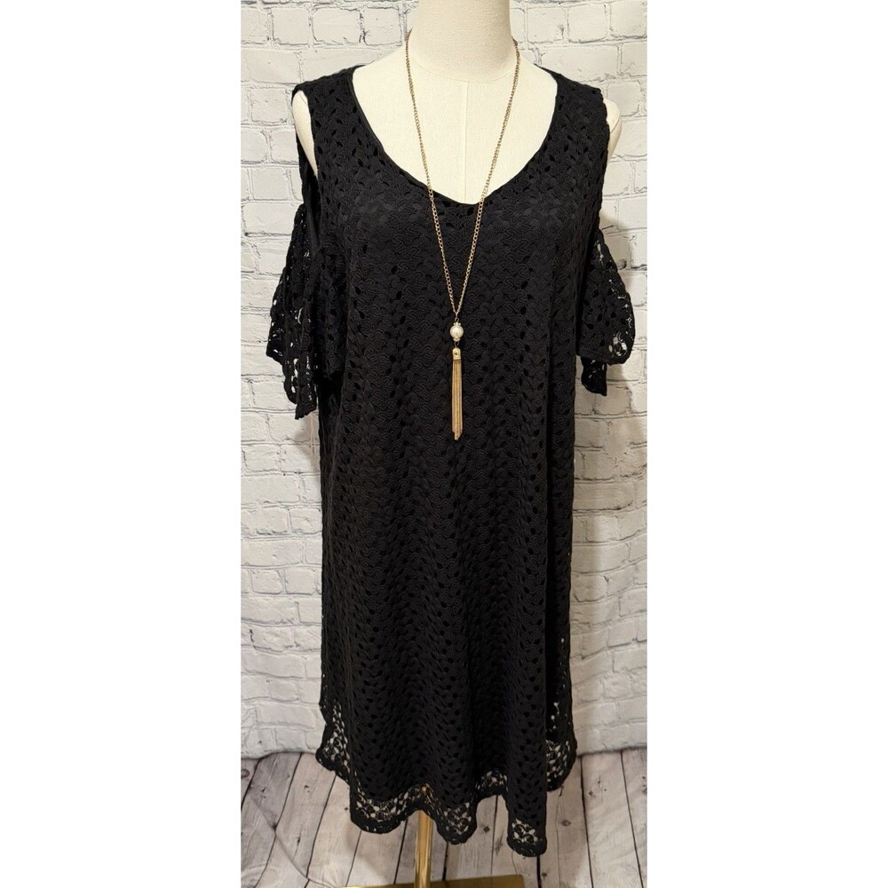 Naïf black lace cold-shoulder dress features an open-shoulder & Gold Necklace 1X